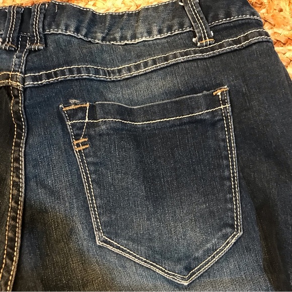 ▪️2.1 Distressed Denim Shorts - Picture 9 of 10